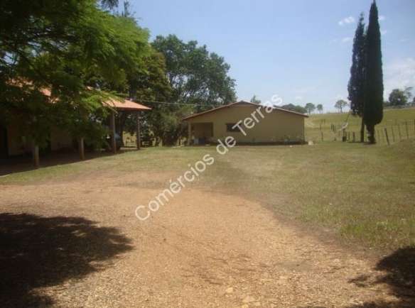 Fazenda com piscina e plantio de cana de açúcar em Quadra SP.