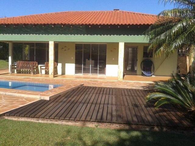 Linda chácara para venda em Juquitiba, super aconchegante, casa de alvenaria e com piscina.