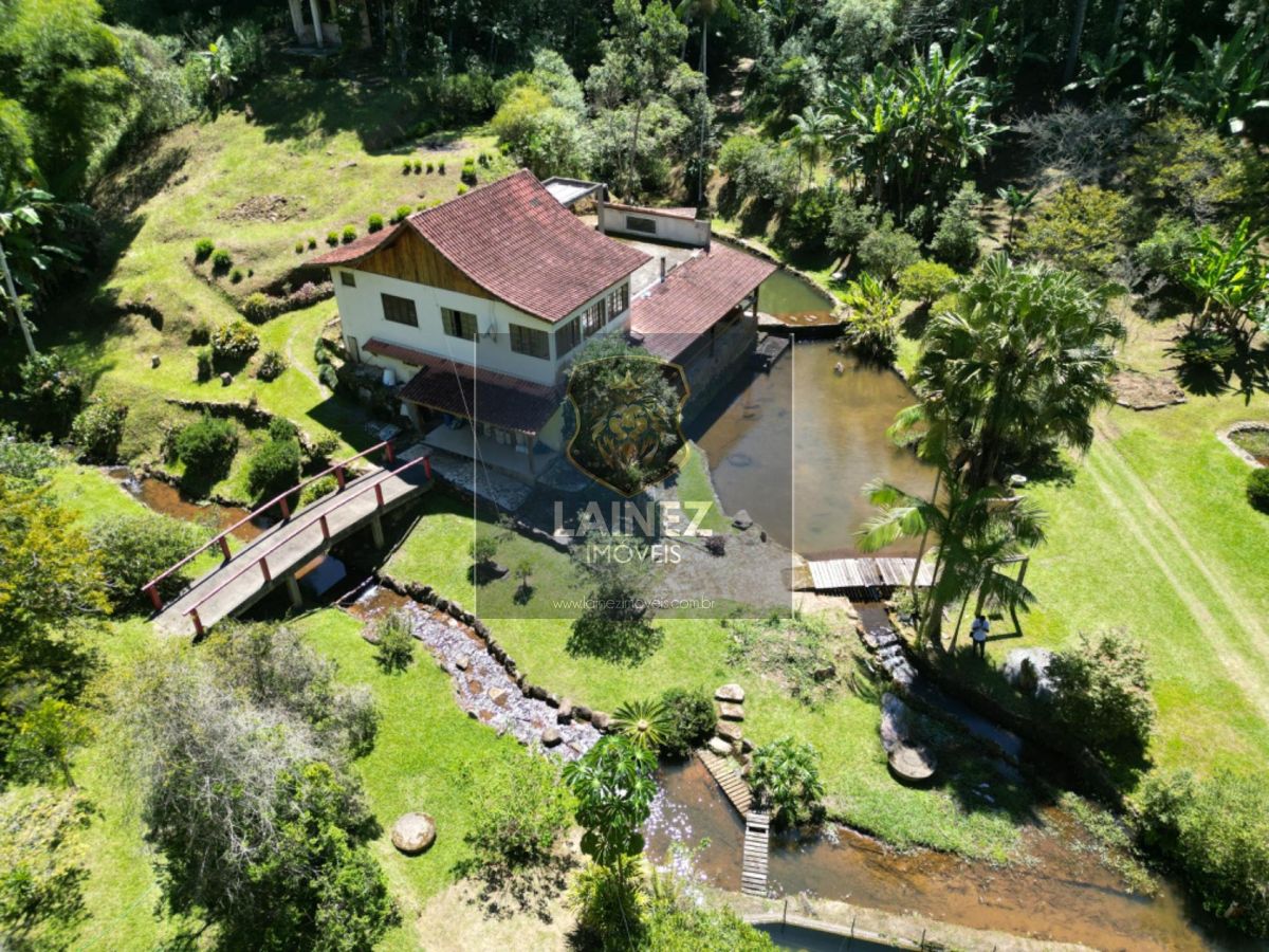 Sitio Aquático em Juquitiba: Lagos, Cachoeira e Abundância Natural
